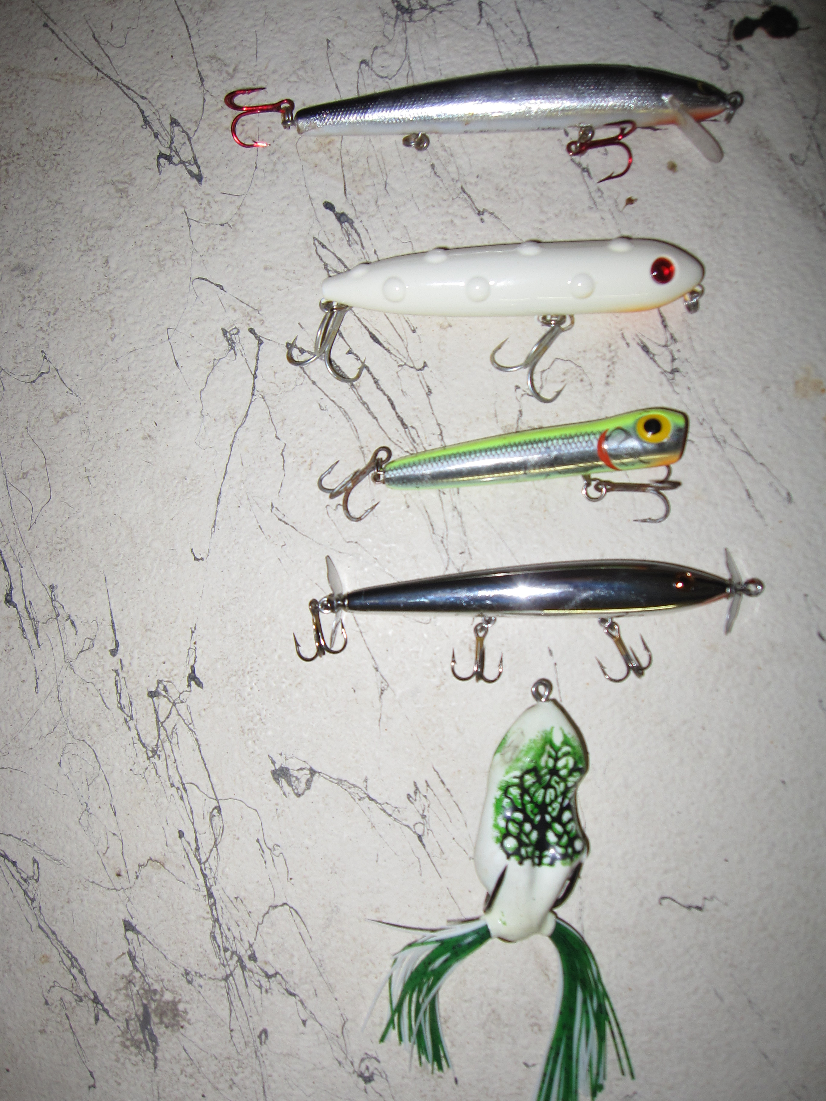 9 Vintage Rapala and Rebel Fishing Lures In Good Condition Balsa